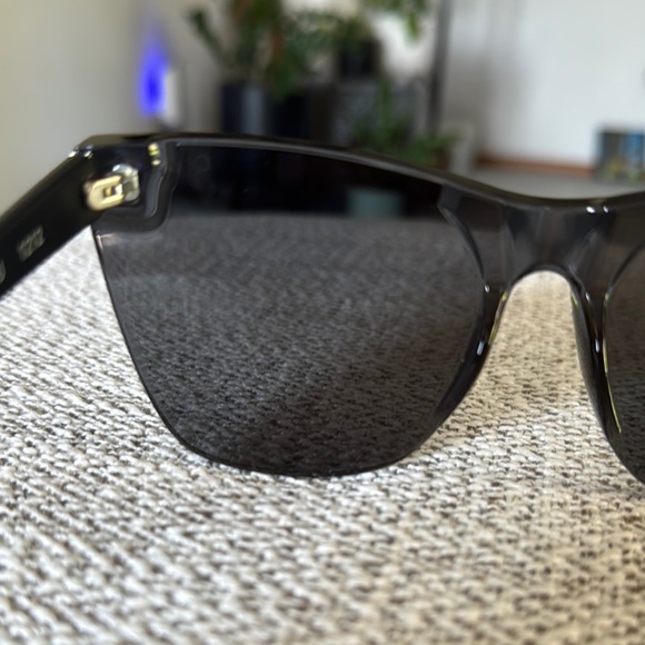 Quay Sunglasses - Picture 10 of 13
